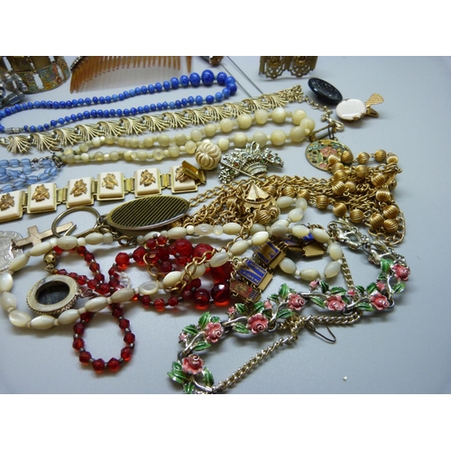 905 - Vintage jewellery