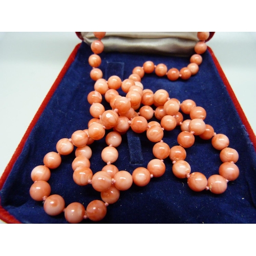 913 - A Taiwan coral necklace in original box