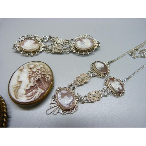 921 - A collection of carved cameo jewellery