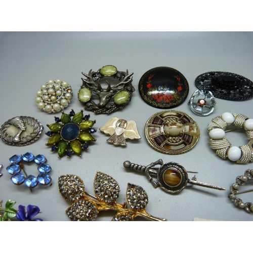 938 - Twenty-five costume brooches