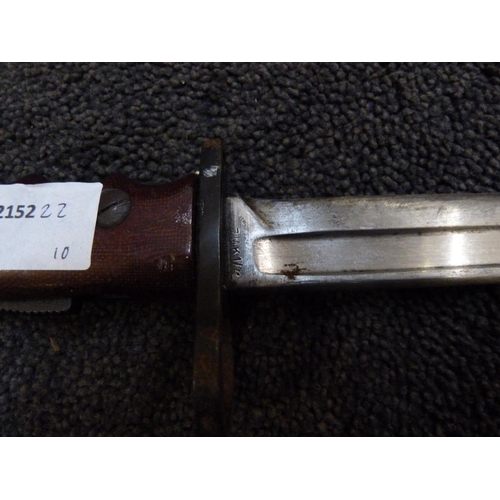 943 - A bayonet and scabbard