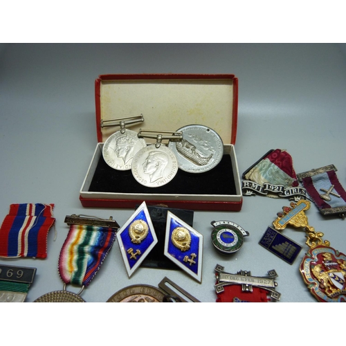 946 - Assorted medals, medallions and badges