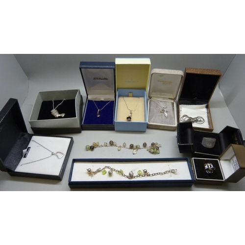 952 - Silver jewellery, boxed