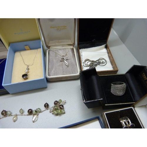 952 - Silver jewellery, boxed