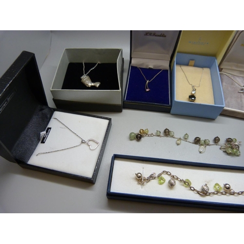 952 - Silver jewellery, boxed