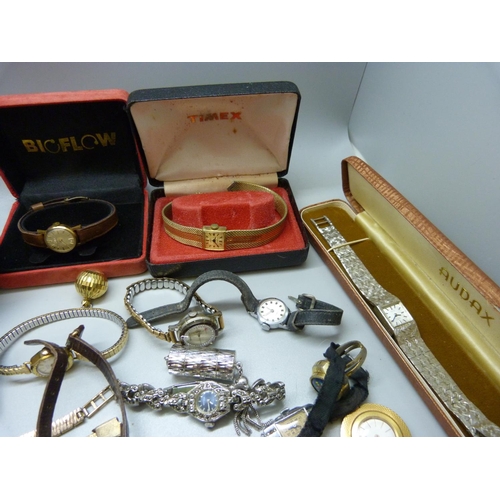 957 - Lady's mechanical wristwatches and pendant watches