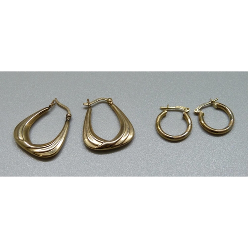 991 - Two pairs of 9ct gold hoop earrings, 3.0g