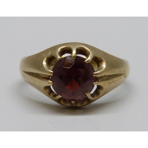 994 - A 9ct gold ring set with a red stone, 2.9g, L