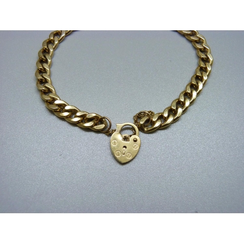 995 - A 9ct gold curb chain bracelet, 5.4g