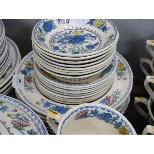 807A - Mason's Regency dinnerwares; tureen, plates, side plates, bowls, soup bowls, saucers, etc. **PLEASE ... 