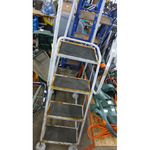 2322 - 4 Rung warehouse ladder steps