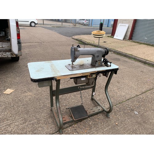 2331 - Singer 331K4 industrial sewing machine with original Singer machinists table - W