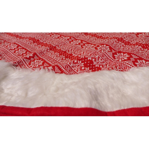 3027 - 2 Christmas tree skirts