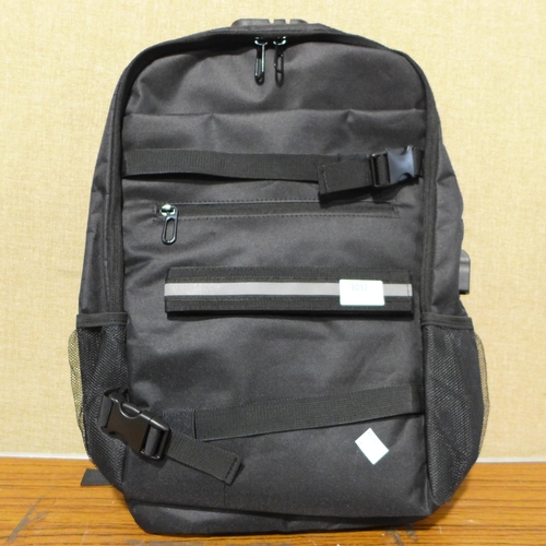 3032 - Black Skateboard rucksack