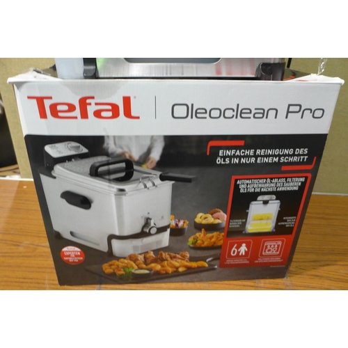 3088 - Tefal OleoClean Pro Fryer  - FR804140            (277-163 ) * This lot is subject to vat