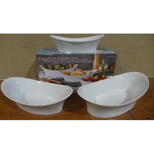 3183 - Trio Porcelain Bowls (276-28) * This lot is subject to VAT