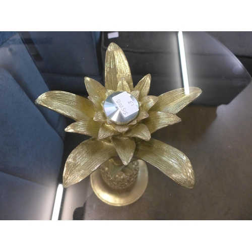 1305 - A gold lamp table in the form of a pineapple