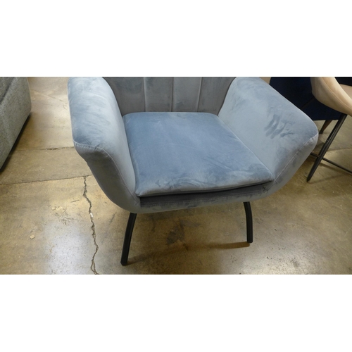 1471 - A Condor blue velvet chair