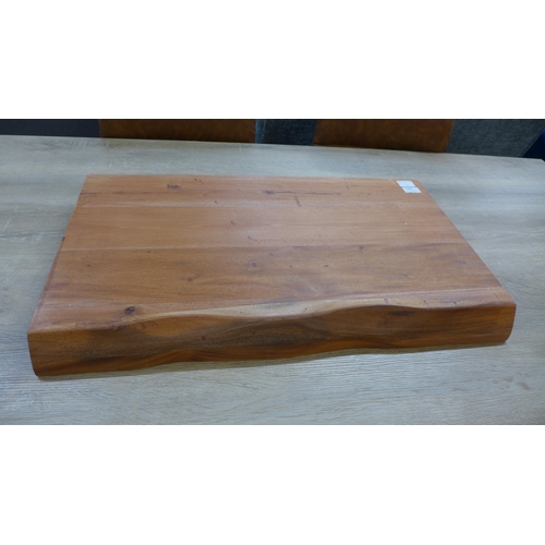 1535 - A large hardwood chopping board