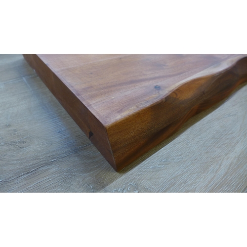 1535 - A large hardwood chopping board