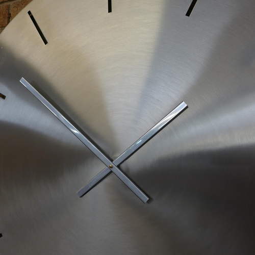 1540 - A brushed steel minimalist clock