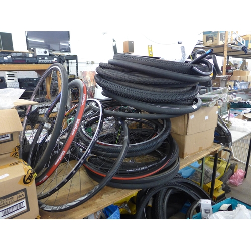 2112 - Unused bicycling job lot: approx. 30 unused tyres, 10 wheels, many pro items plus approx. 300+ acces... 