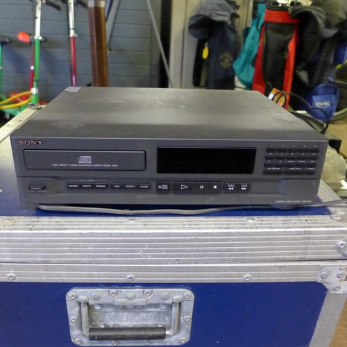 2150 - Approx. 60cm x 60cm x 40cm flight case on wheels with Sony CDP-M12 retro CD player