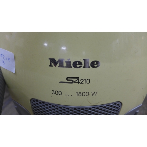 2291 - Miele SZ4210 vacuum cleaner with hose and attachments