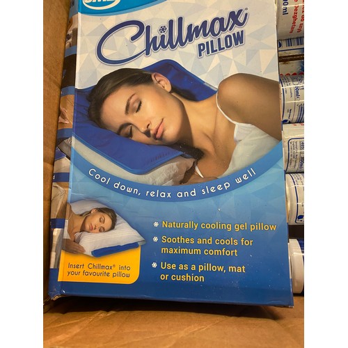 2117 - 7 cans of De-icer and 2 Chillmax pillows