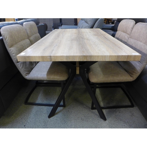 1553 - A Kamala 1.4m dining table with four Mezan elk chairs