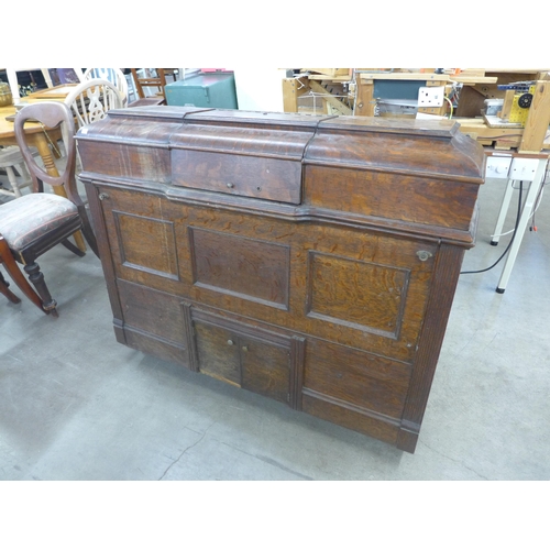 241 - An early 20th Century American oak musical box