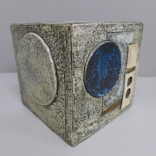 608 - A large Troika cube vase, 165 x 165 x 165 by Simone Kilburn, 1976/77