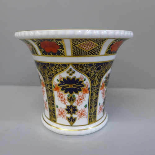 611 - A Royal Crown Derby 1128 pattern vase