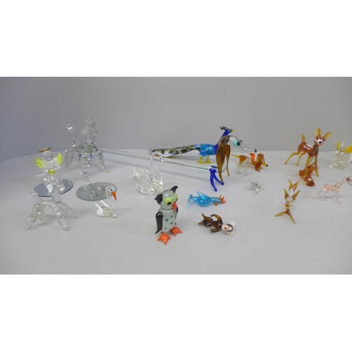 682 - A collection of small glass animals