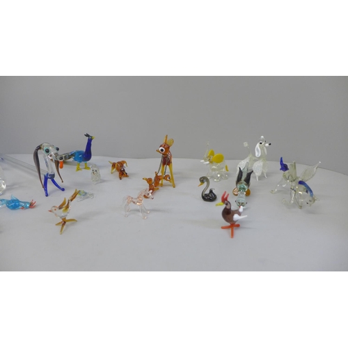 682 - A collection of small glass animals