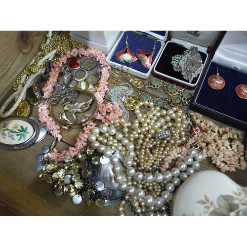 704 - A collection of costume jewellery