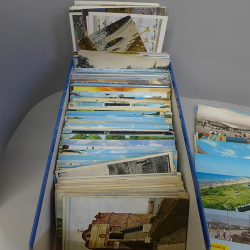 713 - Postcards; a collection of vintage to modern postcards