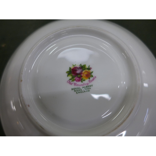 794 - A collection of Royal Albert Old Country Roses china