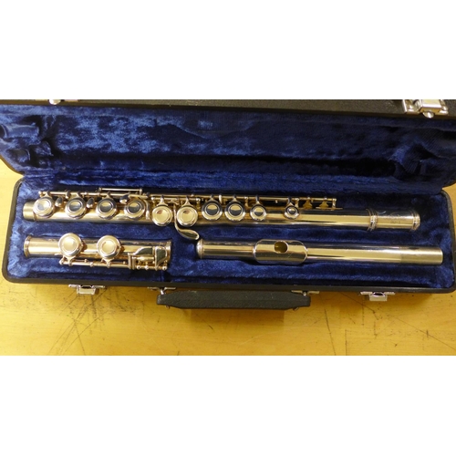 818 - A Buescher flute, cased