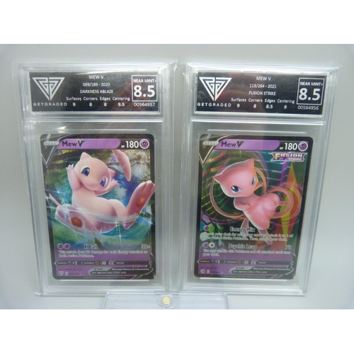 837 - 2020 and 2021 Mew V Get graded 8.5 Pokemon cards, holo plus 2000 promo Mewtwo in protective case