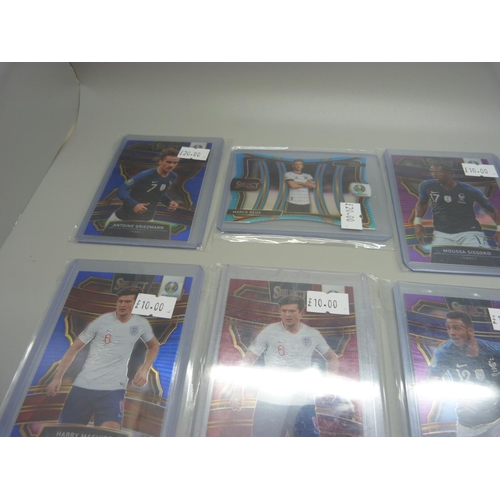 845 - Eight limited edition holo Panini Prizm soccer cards including Marco Reus and Antoine Griezmann, in ... 