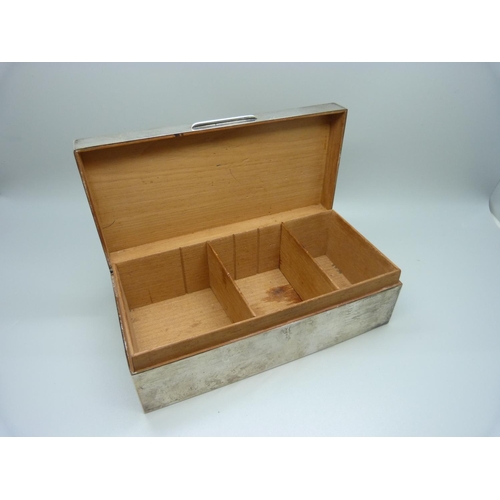 850 - A silver cigarette box with wood lining, gross weight 488g