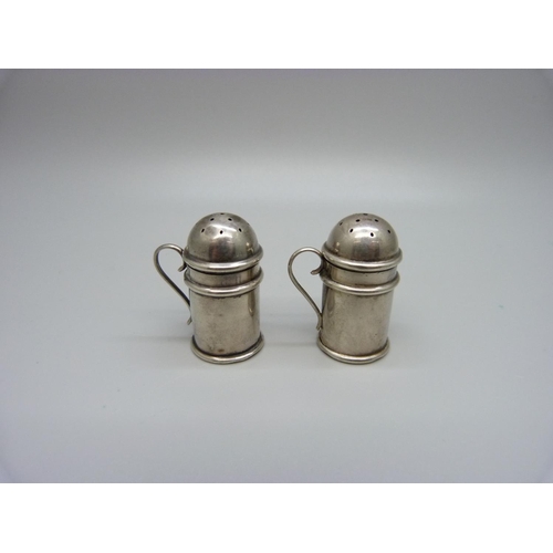 852 - A pair of silver miniature salt and pepper shakers, 12.9g, a/f, both dented