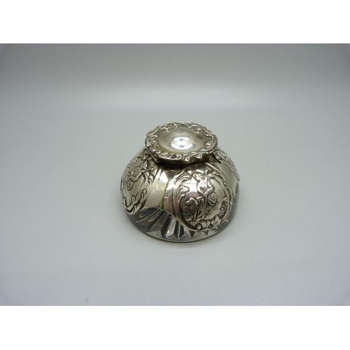 878 - A William Comyns silver covered inkwell/paperweight, London 1903