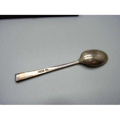 889 - A cased set of six silver teaspoons, 74g