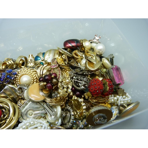 899 - Over sixty pairs of vintage clip-on earrings including Trifari