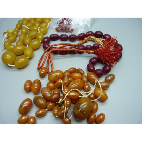 900 - Three amber style necklaces and loose beads