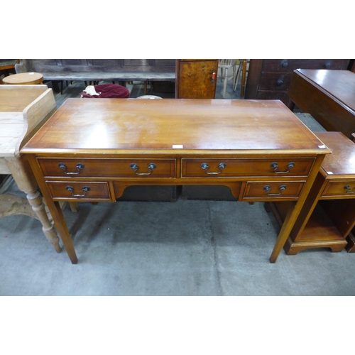 165 - A yew wood dressing table and a pair of bedside  cupboards