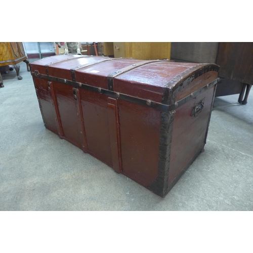 229 - A vintage painted pine and copper mounted steamer trunk