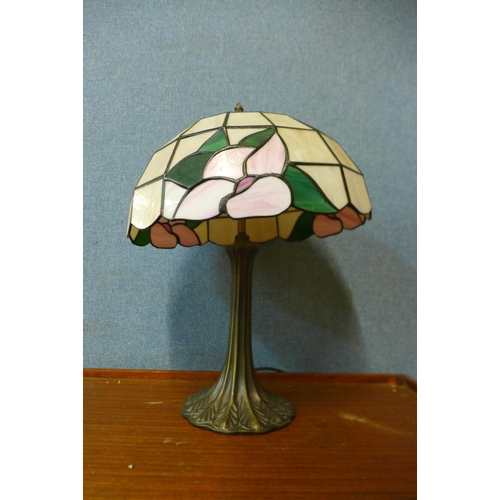 364 - A Tiffany style table lamp